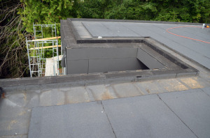 Flat roof drainage